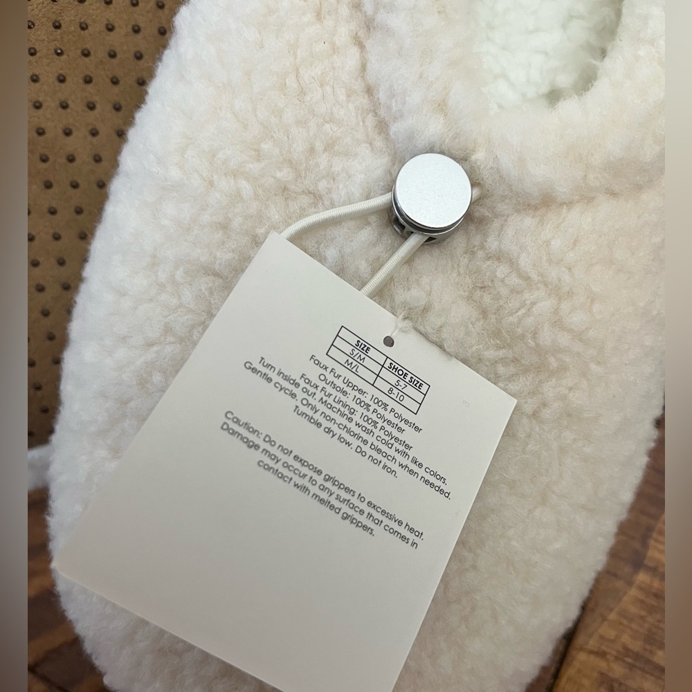 NWT Target Cozy Slipper Socks w Grip Faux Fur Shearling Off White - Picture 9 of 9